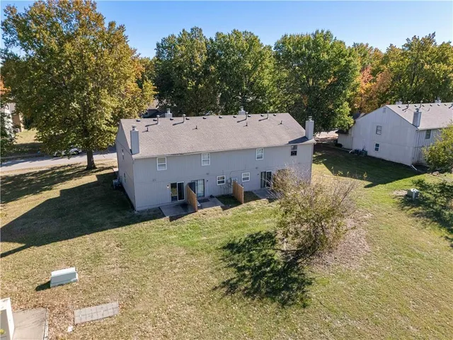 $590,000 | 116-122 Northeast Greystone Drive, Lee's Summit, MO 64086