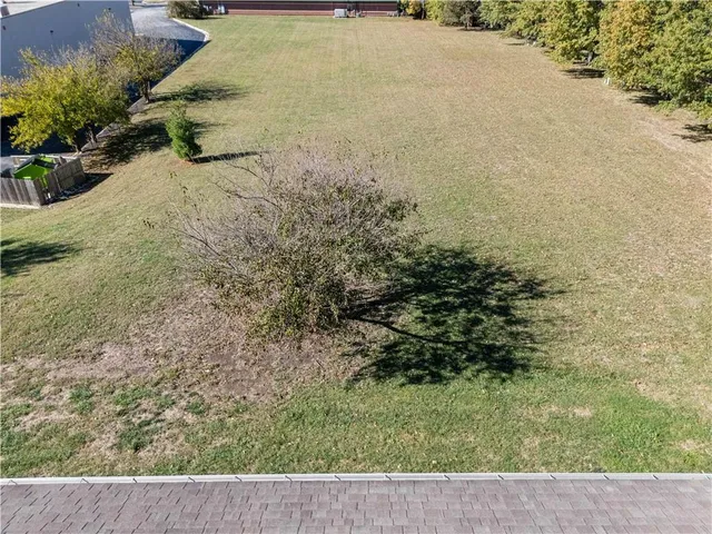 $590,000 | 116-122 Northeast Greystone Drive, Lee's Summit, MO 64086