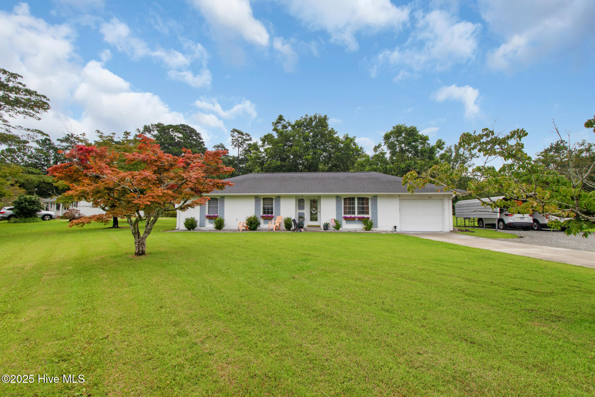 Located on spacious lot within minutes of Hammocks Beach State Park & Downtown Swansboro