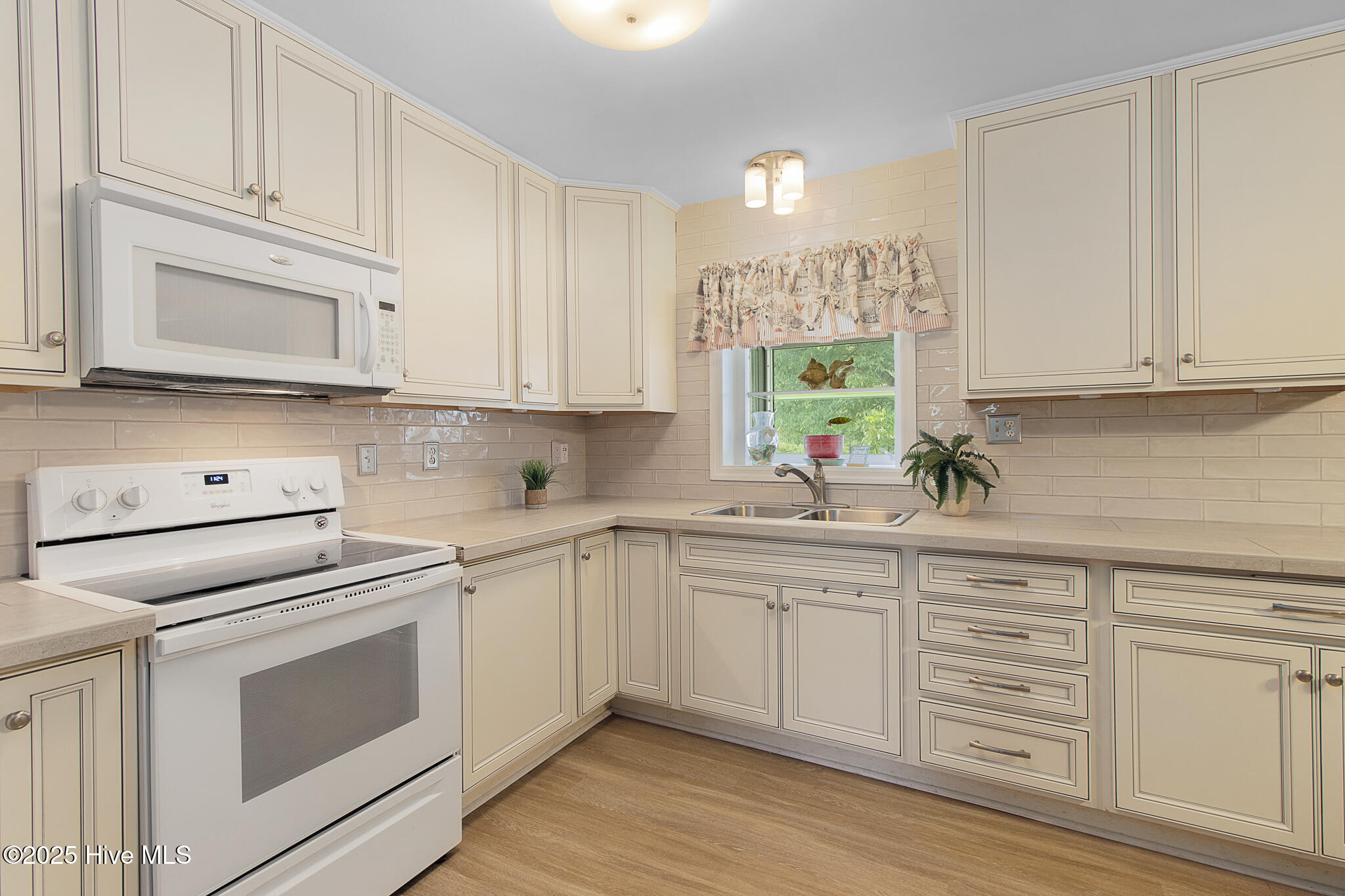 201 Queens Road Hubert, NC 28539 - Photo 17 of 59 Kitchen