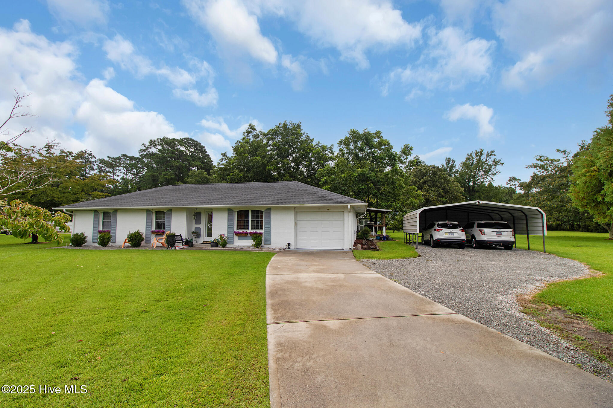 201 Queens Road Hubert, NC 28539 - Photo 10 of 59 with garage and double carport