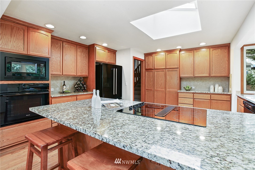 9220 Northeast 188th Street Bothell, WA 98011 - Photo 9 of 34 Gallery Image 9