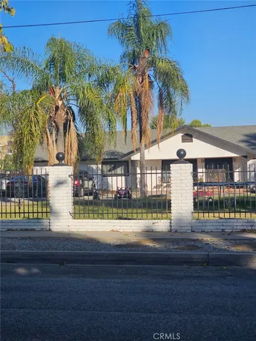 a view of multiple houses with a yard