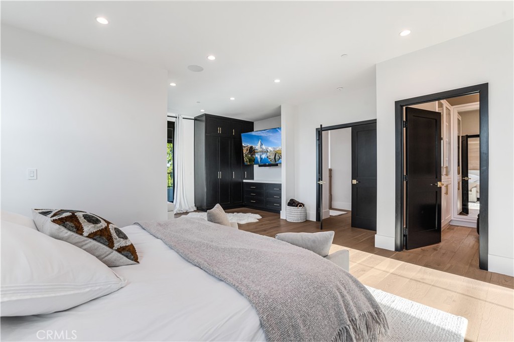 14614 Round Valley Drive Sherman Oaks, CA 91403 - Photo 23 of 35 a bedroom with a bed and a large mirror