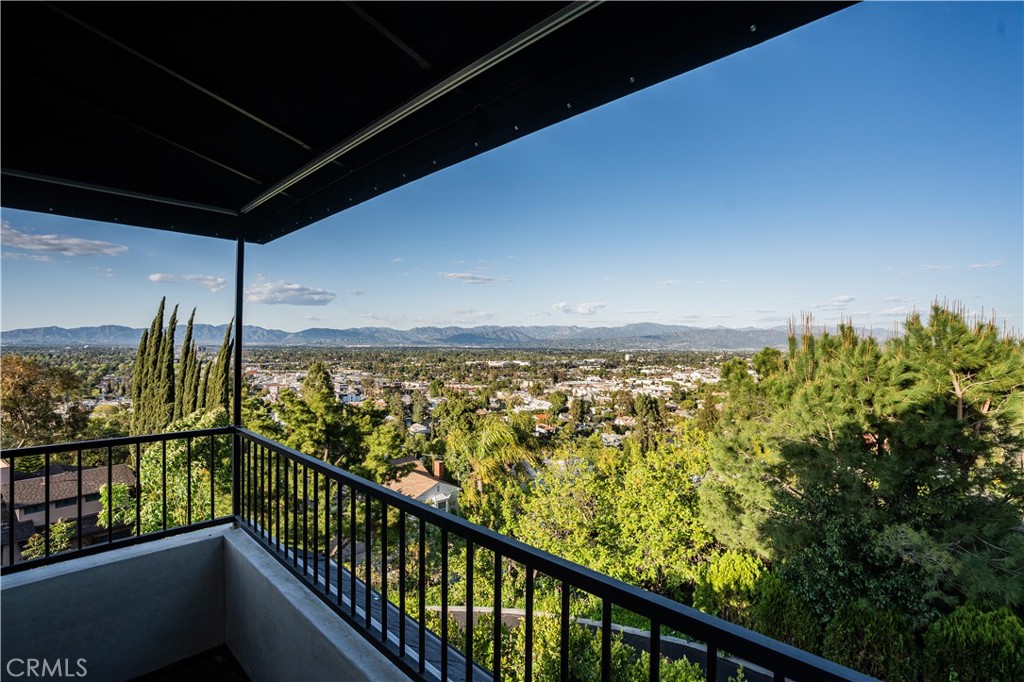 14614 Round Valley Drive Sherman Oaks, CA 91403 - Photo 29 of 35 a view of a balcony