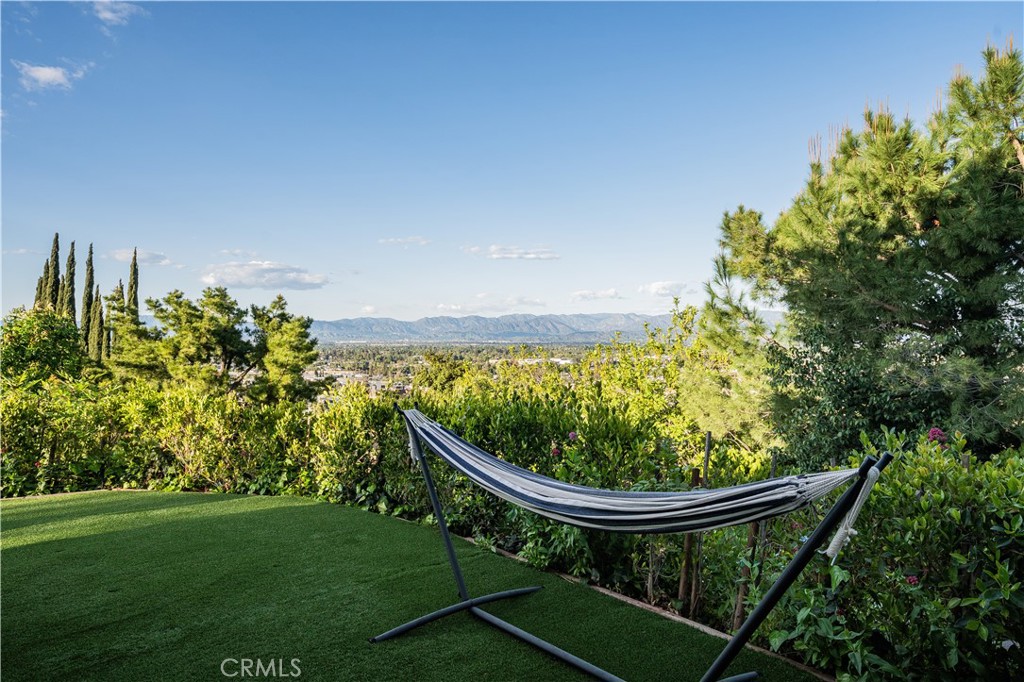 14614 Round Valley Drive Sherman Oaks, CA 91403 - Photo 32 of 35 a view of a chair and table in the garden