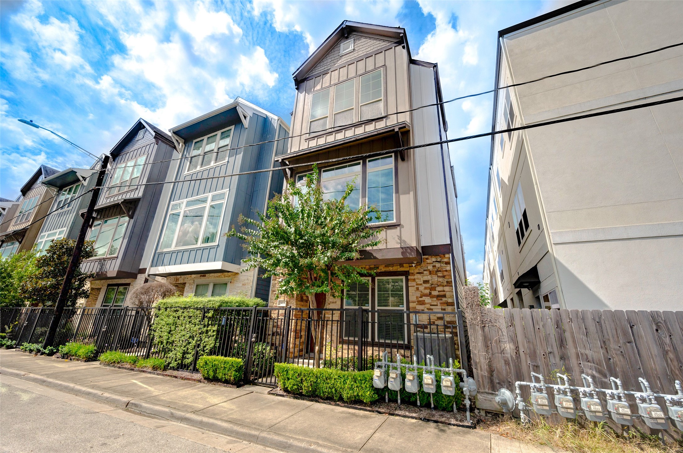 1413 Patterson Street Houston, TX 77007 - Photo 33 of 37 Each home in this David Weekley built community is gated