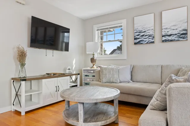 $3,400 | 176 Shore Road, Clinton, CT 06413