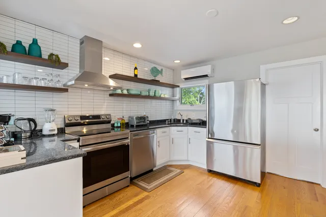 $3,400 | 176 Shore Road, Clinton, CT 06413