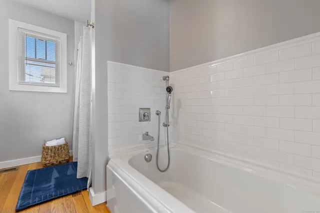 $3,400 | 176 Shore Road, Clinton, CT 06413