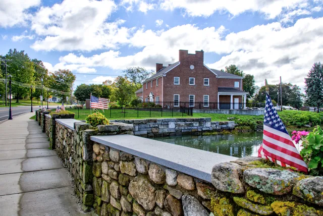 $3,400 | 176 Shore Road, Clinton, CT 06413