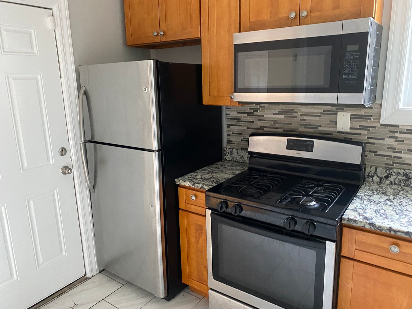 7822 South Kingston Avenue, Unit 1 Chicago, IL 60649 - Photo 8 of 15 a stove top oven sitting inside of a kitchen