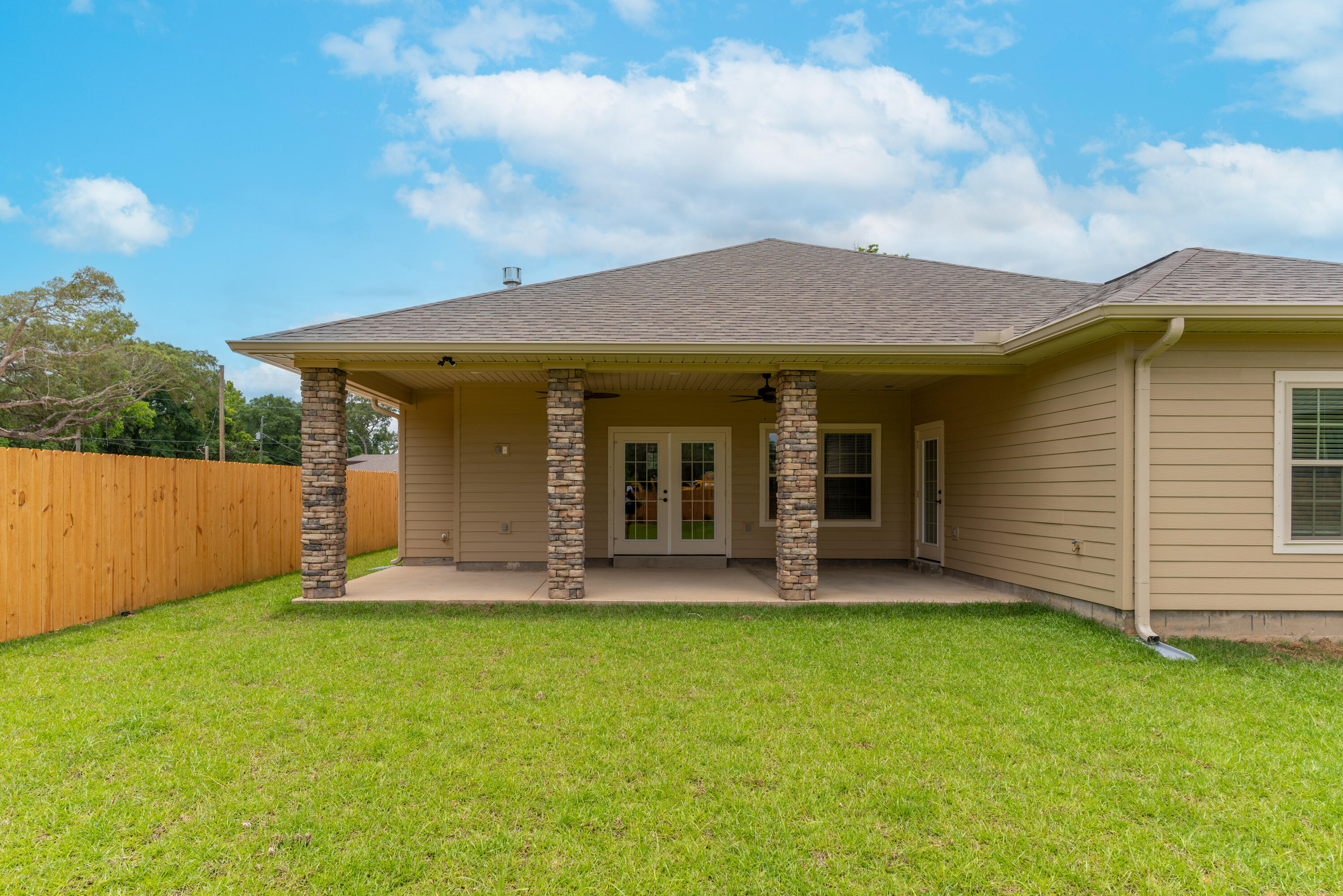 1184 Forest Heights Road Fort Walton Beach, FL 32547 - Photo 30 of 45 a view of a house with garden