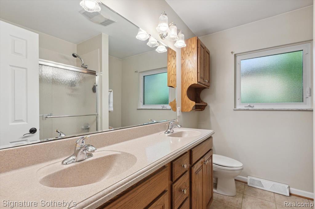 203 Montmorency Road Rochester Hills, MI 48307 - Photo 17 of 28