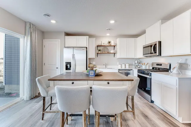 $337,990 | 1954 Highview Terrace, Shakopee, MN 55379