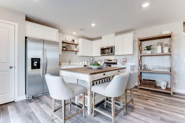 $337,990 | 1954 Highview Terrace, Shakopee, MN 55379