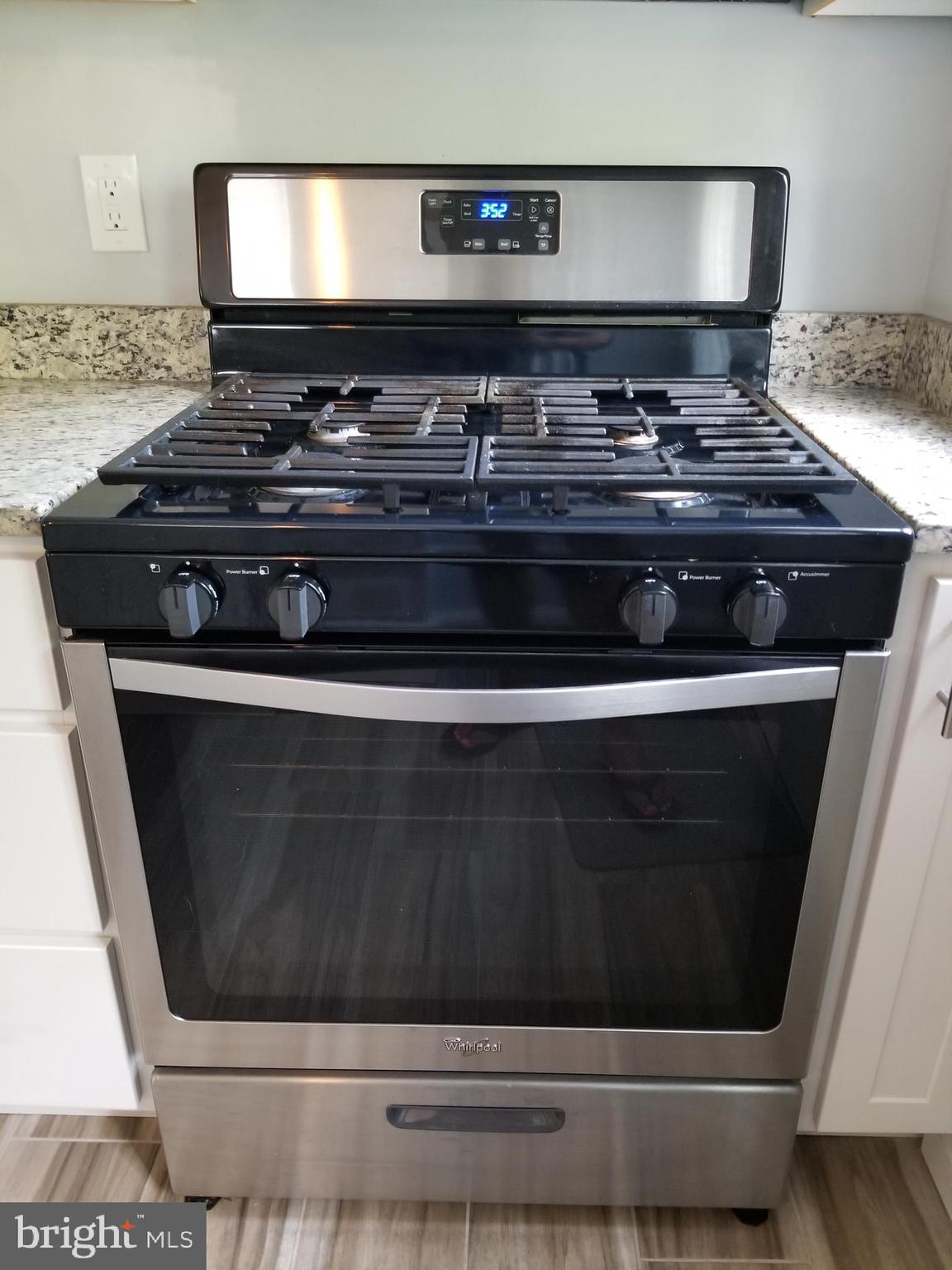 5735 Edgepark Road Baltimore, MD 21239 - Photo 13 of 33 SS Gas Range