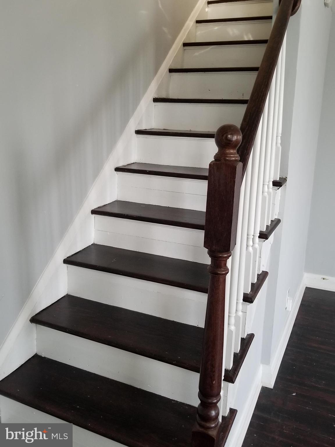 5735 Edgepark Road Baltimore, MD 21239 - Photo 15 of 33 HW Stairwell