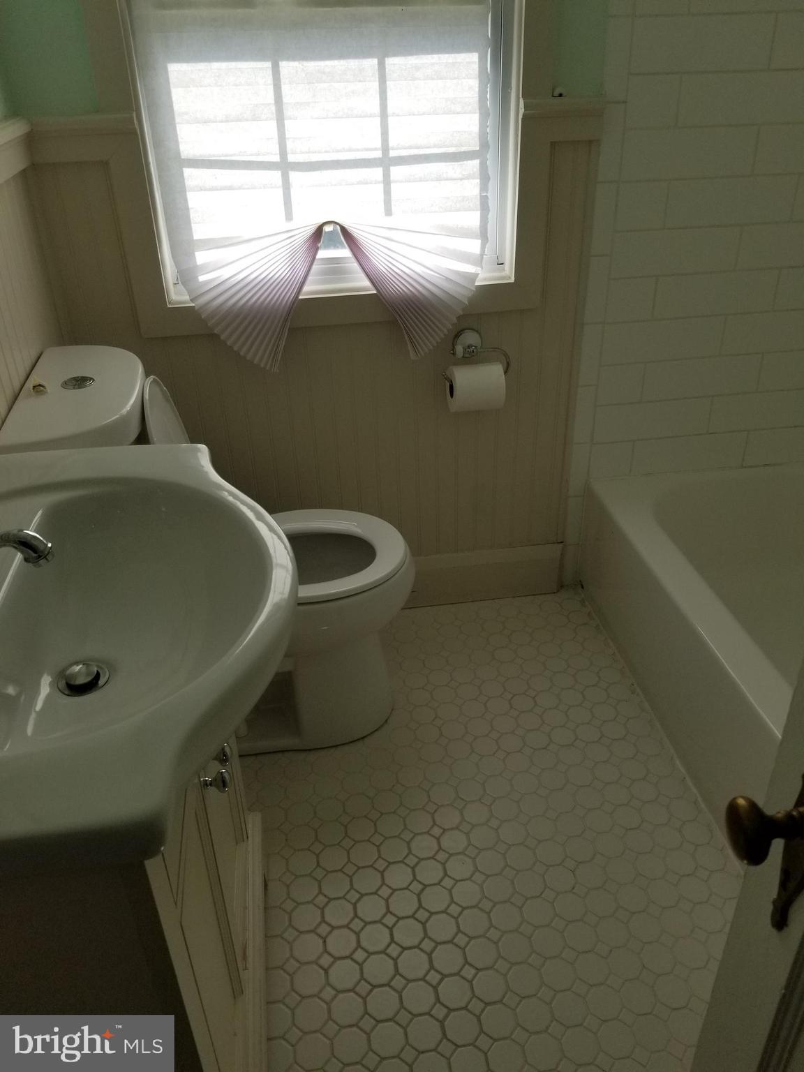 5735 Edgepark Road Baltimore, MD 21239 - Photo 16 of 33 Bathroom Upstairs