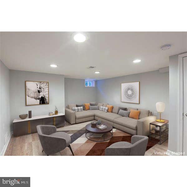 5735 Edgepark Road Baltimore, MD 21239 - Photo 21 of 33 Family Room