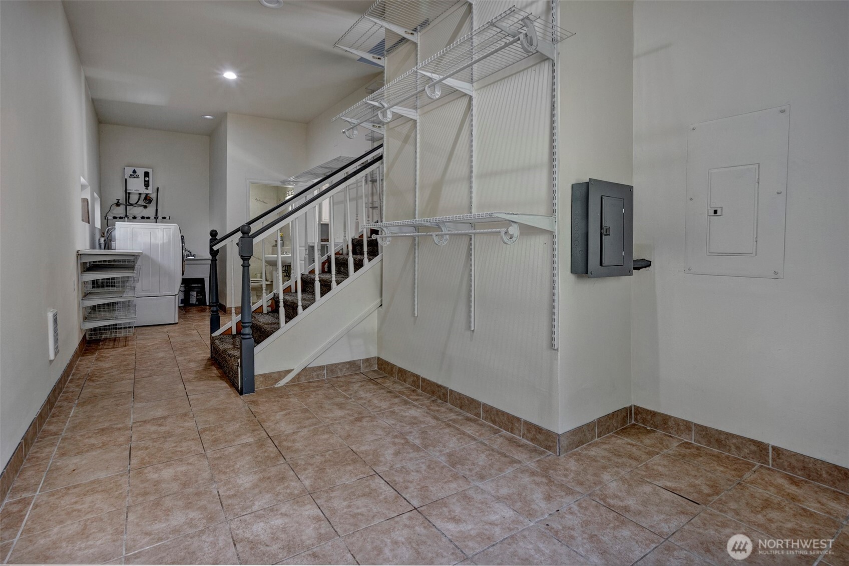 35904 Southeast 46th Street Fall City, WA 98024 - Photo 10 of 20 a view of a hallway with entryway