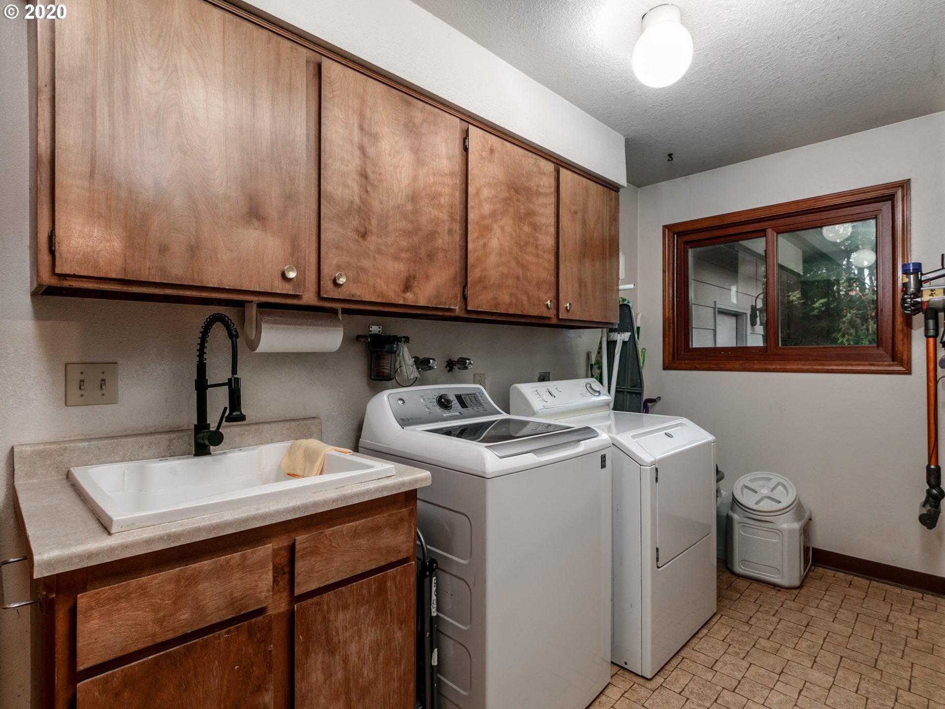 19600 South Hinkle Road Oregon City, OR 97045 - Photo 9 of 30