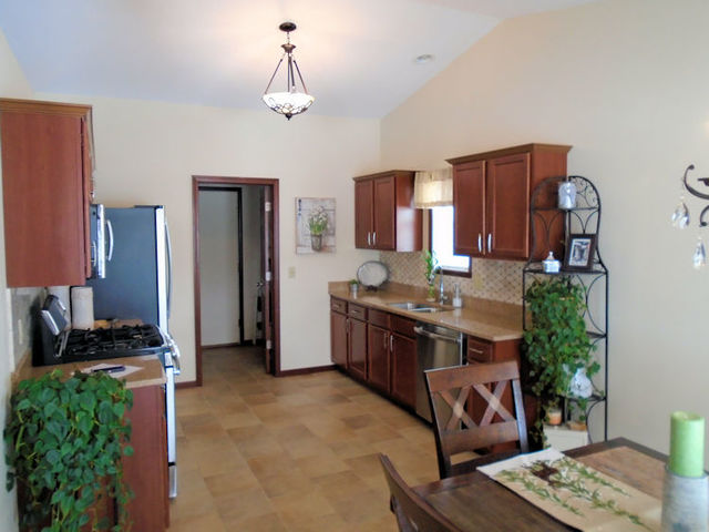1620 Knights Lane Rochelle, IL 61068 - Photo 3 of 18