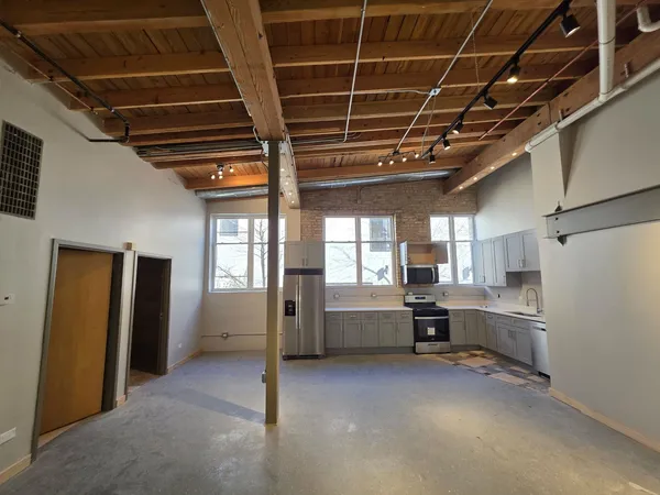 $3,200 | 1611 Simpson Street, Unit 3, Evanston, IL 60201