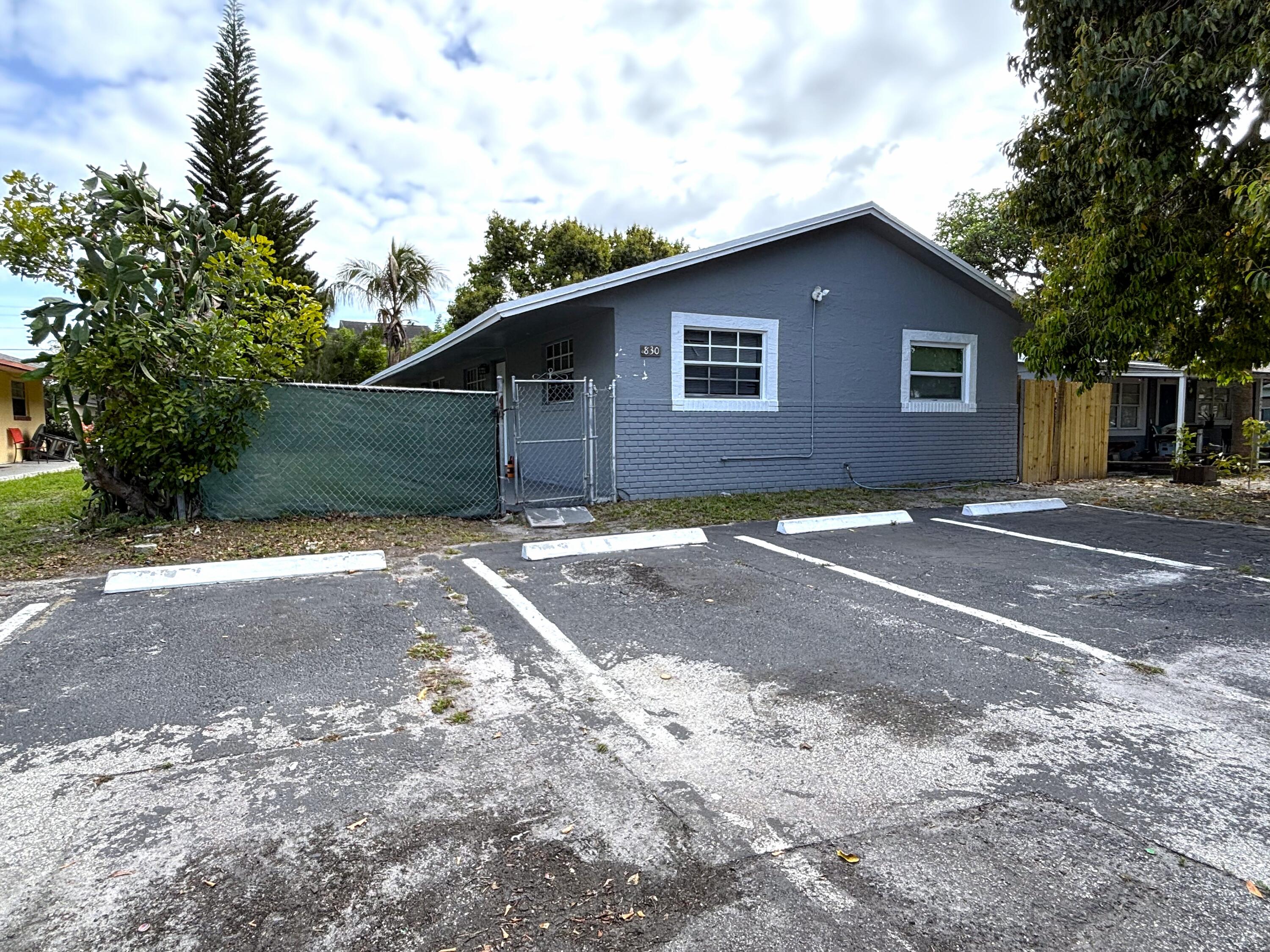 830 Southwest 10th Street, Unit A Pompano Beach, FL 33060 - Photo 2 of 20 IMG_8623