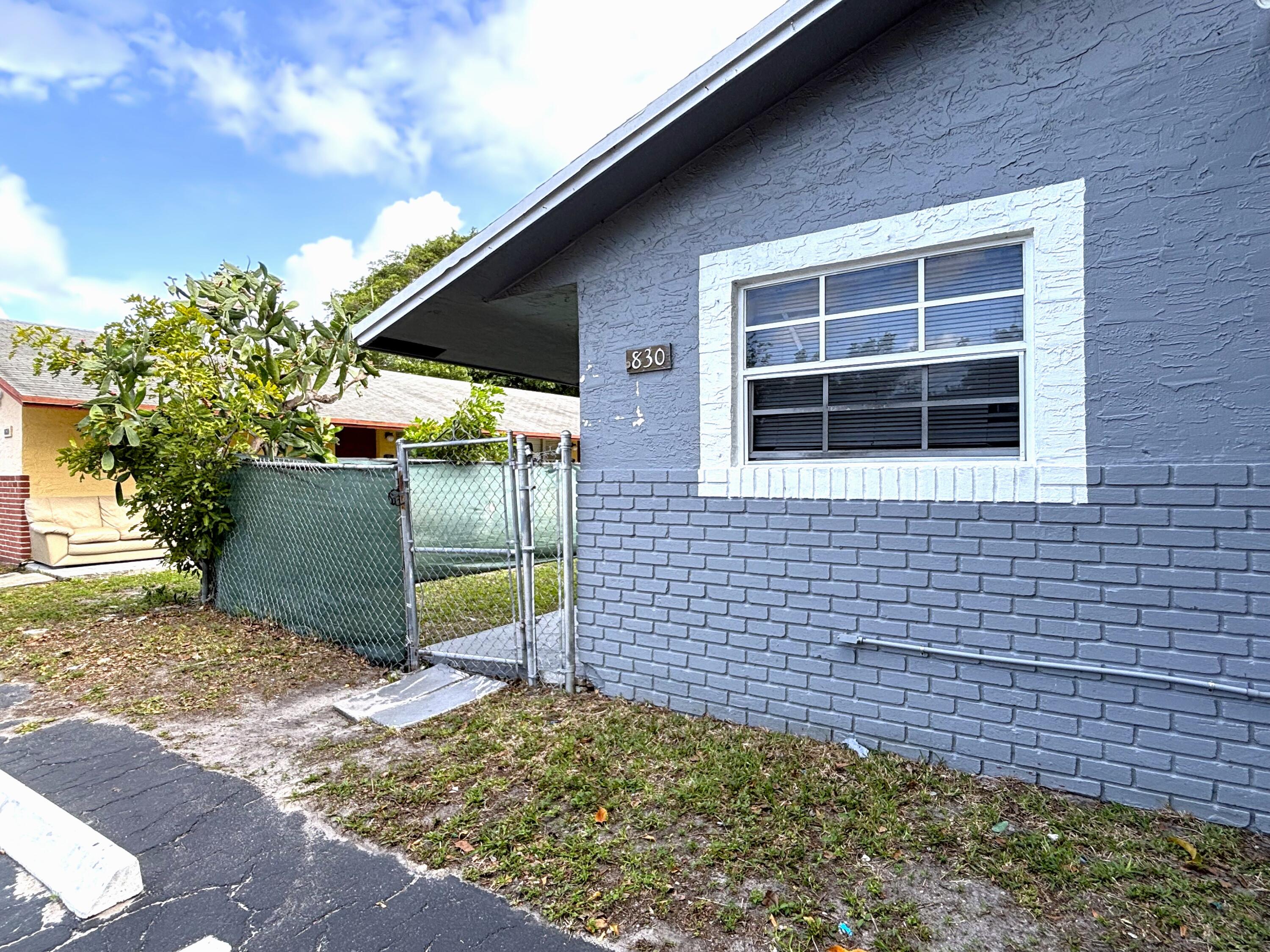 830 Southwest 10th Street, Unit A Pompano Beach, FL 33060 - Photo 4 of 20 IMG_8625