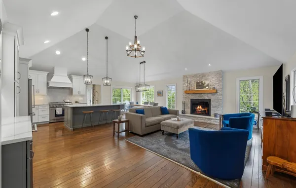 $749,900 | 2125 Timbertrails Road, Lisle, IL 60532