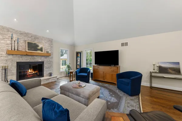 $749,900 | 2125 Timbertrails Road, Lisle, IL 60532
