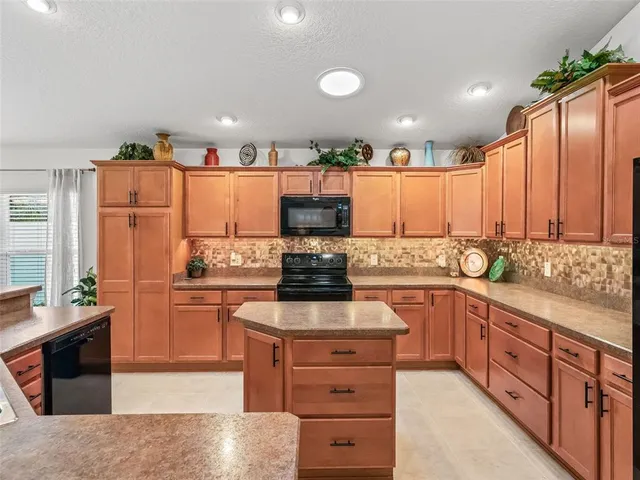 $579,000 | 3698 Robertson Way, The Villages, FL 32163