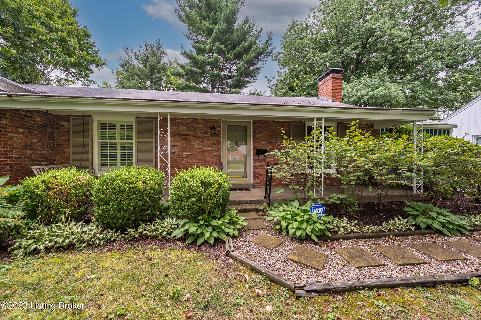 219 Woodcleft Road Louisville, KY 40222 - Photo 2 of 38 Woodcleft Rd 219_July 19, 2023_Seitz_FCP