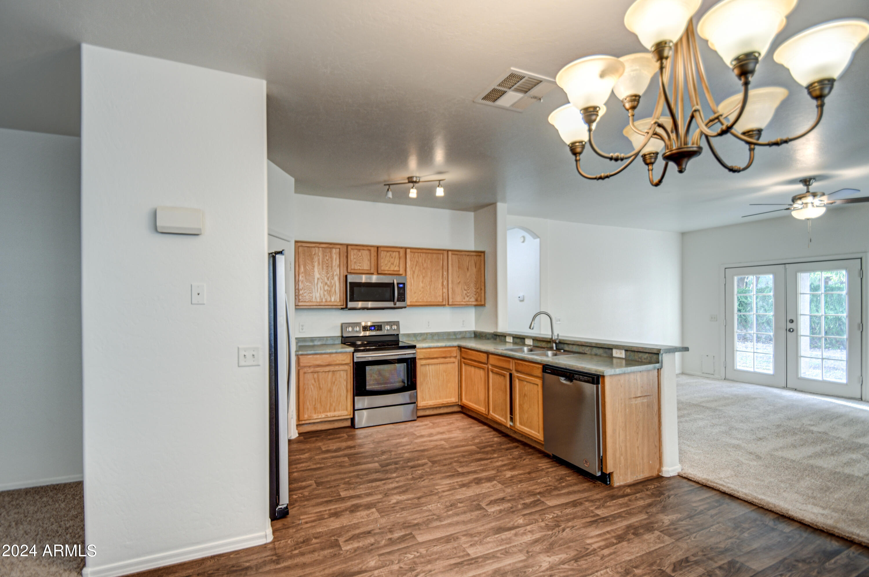 2494 East Del Rio Court Gilbert, AZ 85295 - Photo 4 of 25 Kitchen