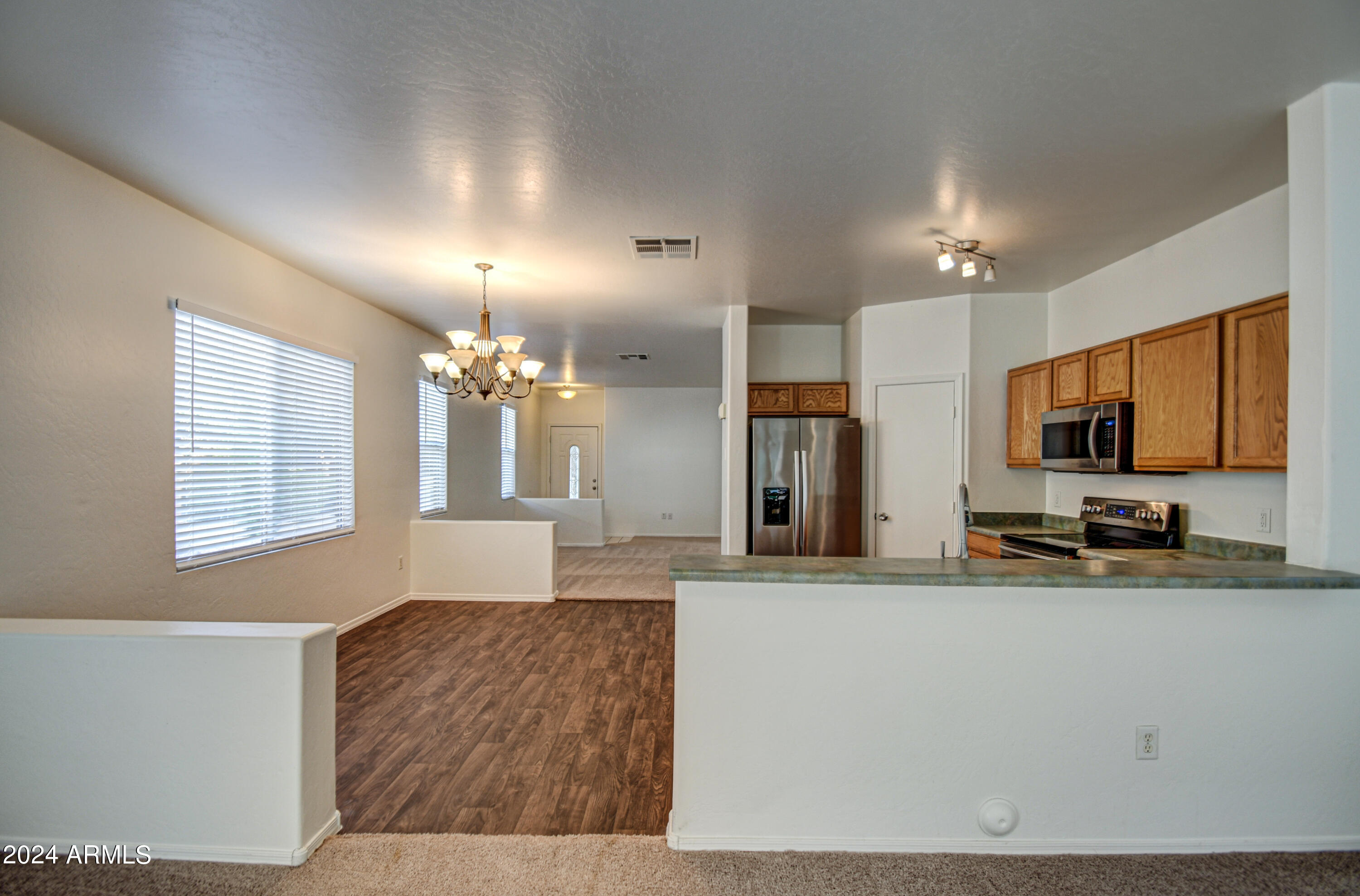 2494 East Del Rio Court Gilbert, AZ 85295 - Photo 7 of 25 Kitchen