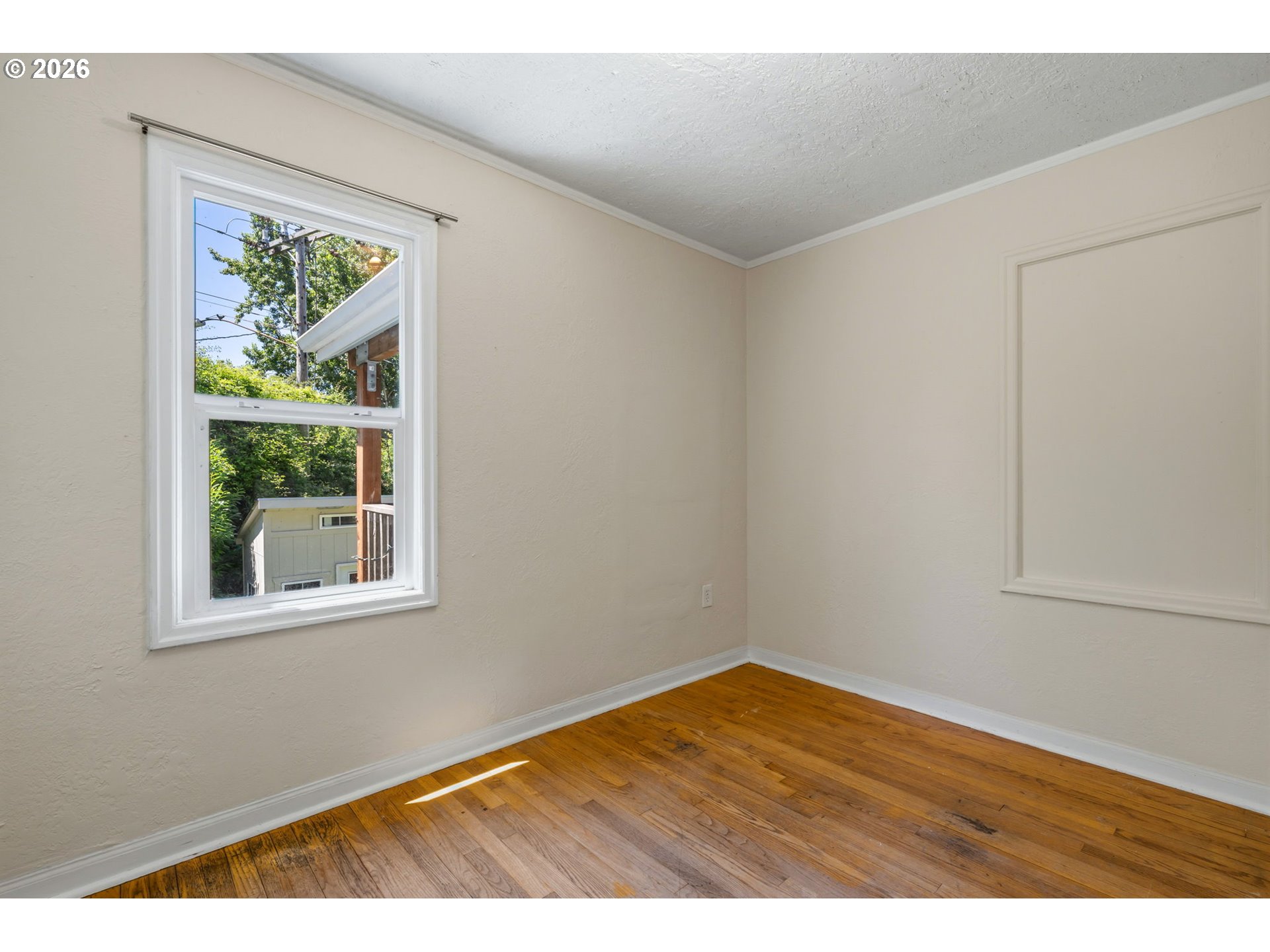 9540 Southwest Terwilliger Boulevard Portland, OR 97219 - Photo 23 of 44