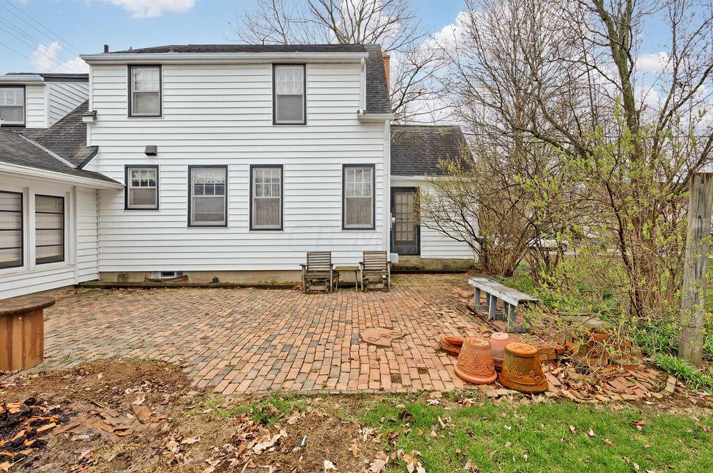 4915 Sawmill Road Columbus, OH 43235 - Photo 29 of 37 Courtyard