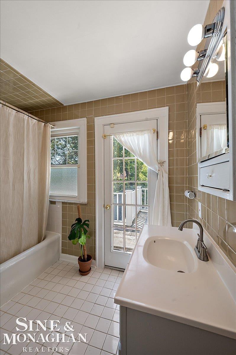 917 Fisher Road Grosse Pointe, MI 48230 - Photo 35 of 61 50186214-1065e54c-5820-4243-9102-13d855ee2d78.JPG