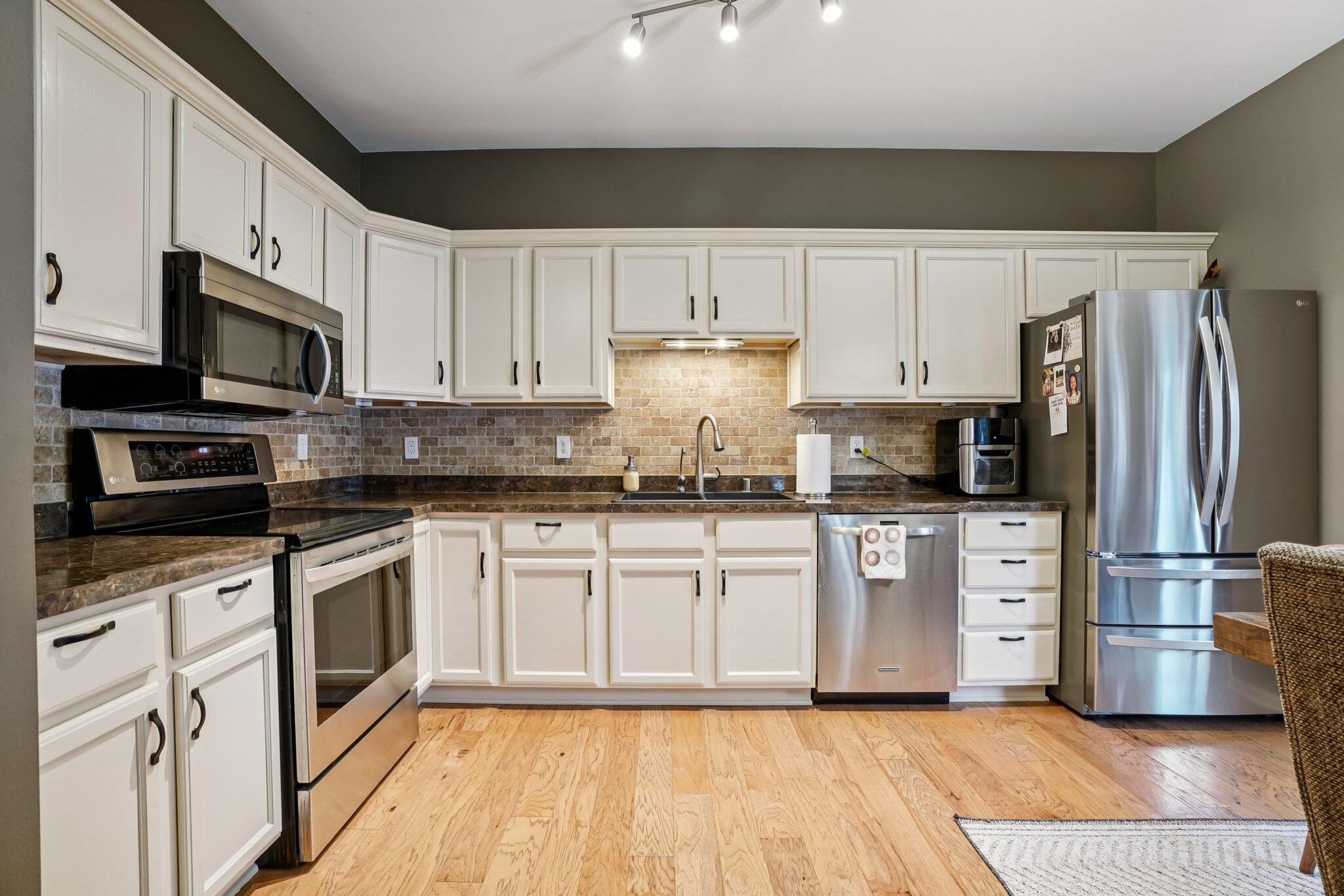 2245 Patrick Lane Waukesha, WI 53188 - Photo 20 of 55 20-web-or-mls-Patrick Ln-S2312-020