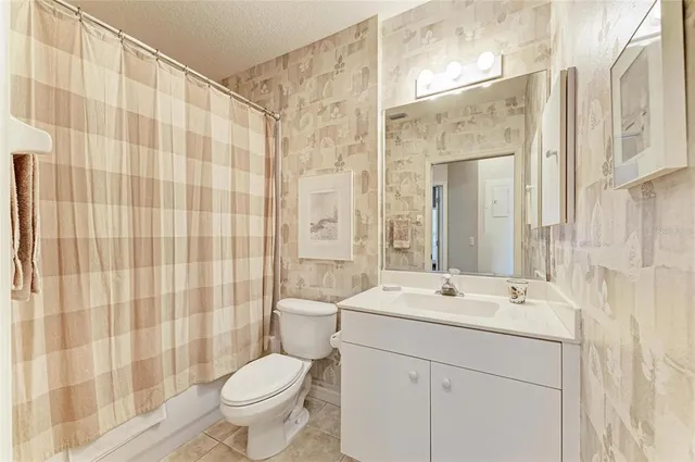 $250,000 | 416 Laurel Lake Drive, Unit 202, Venice, FL 34292