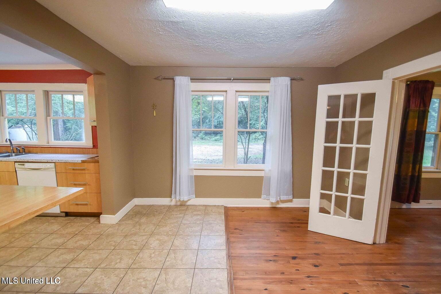 104 Overby Street Brandon, MS 39042 - Photo 4 of 16 20220104232508689063000000-o