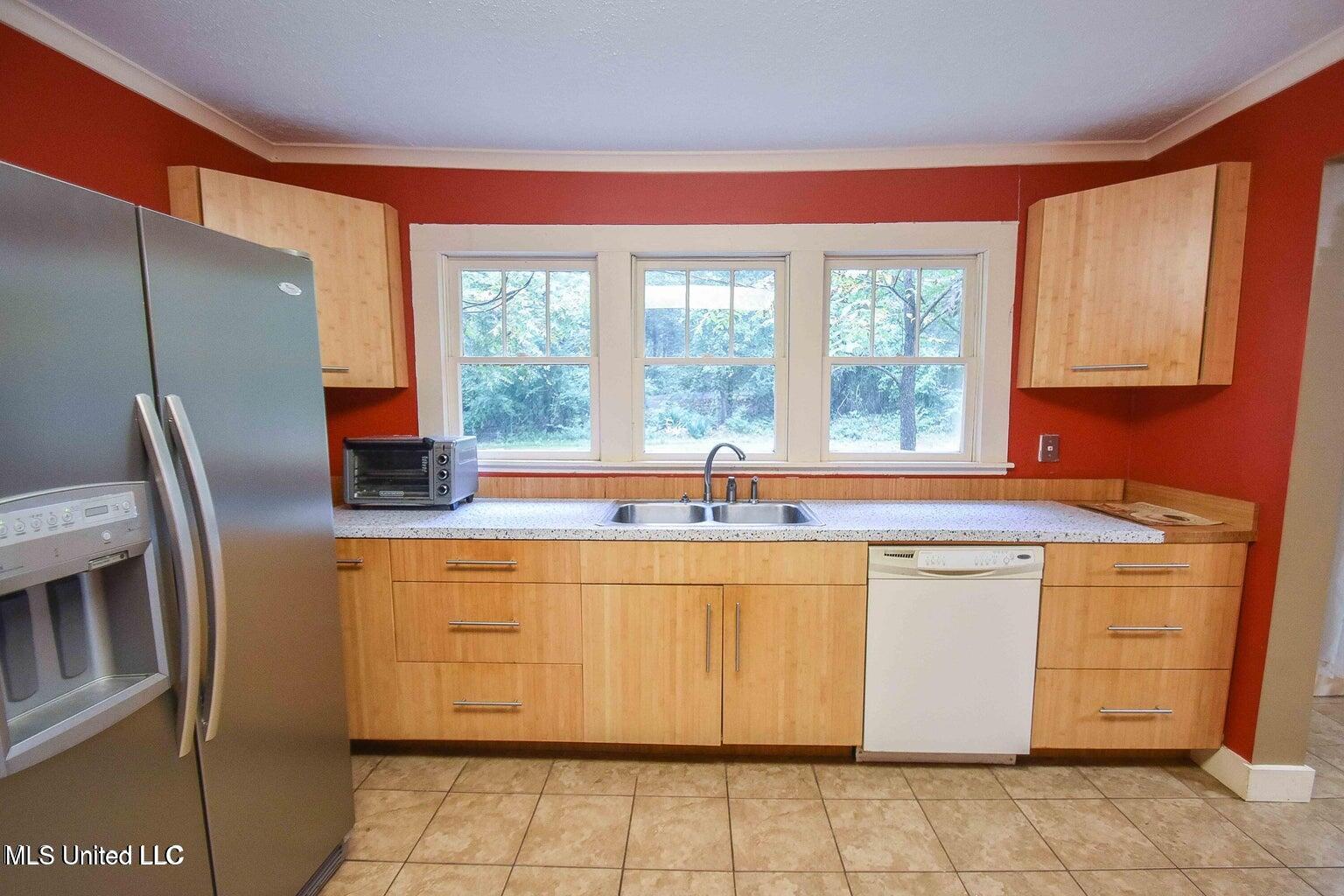 104 Overby Street Brandon, MS 39042 - Photo 6 of 16 20220104232508775757000000-o