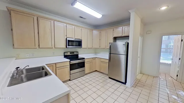 $1,675 | 6229 Wrightsville Avenue, Unit O, Wilmington, NC 28403