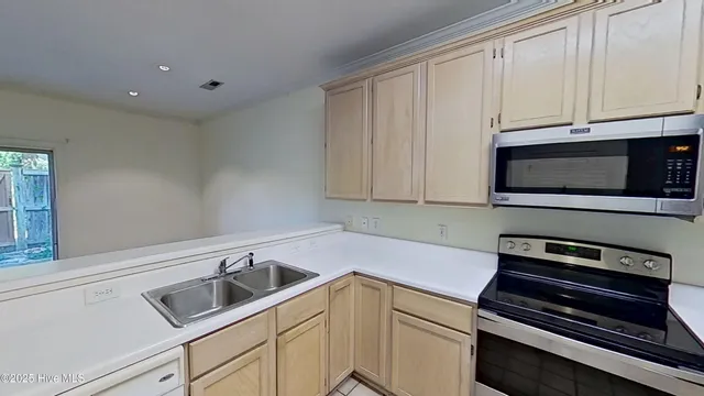 $1,675 | 6229 Wrightsville Avenue, Unit O, Wilmington, NC 28403