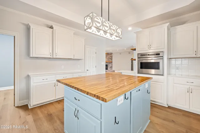 $370,000 | 9917 Jefferson Island Road, New Iberia, LA 70560