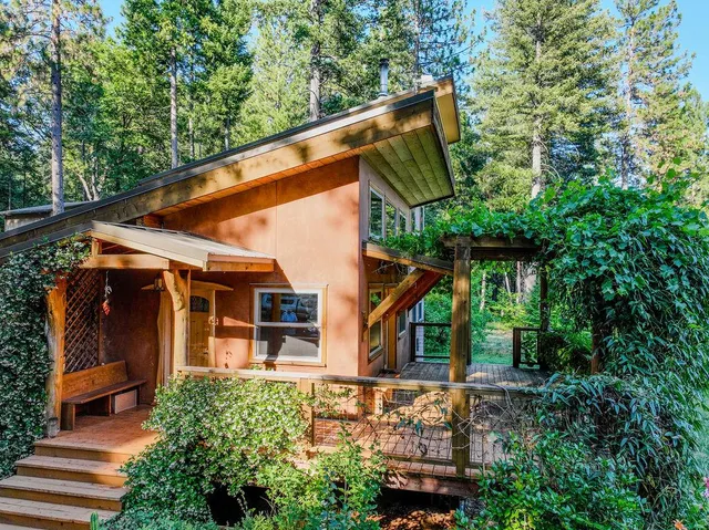 a view of a house with backyard and sitting area
