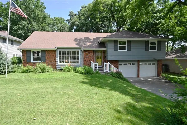 $325,000 | 1710 Northeast 68th Street, Kansas City, MO 64118