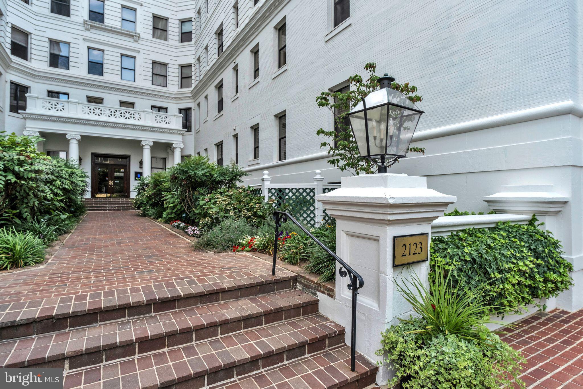 2123 California Street Northwest, Unit C6 Washington, DC 20008 - Photo 3 of 32 Beautiful grounds