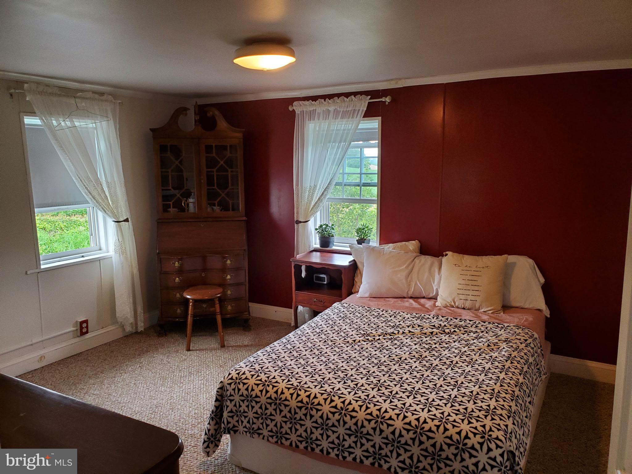 21 Greble Road Myerstown, PA 17067 - Photo 19 of 32 Cozy retreat with vibrant accents.